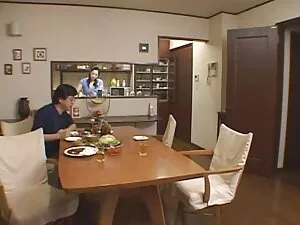 縞女の子を食べて食べてしまう。 女性 向 ...