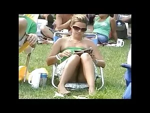 スマートふしだらな女はすぐに男を誘惑しま ...