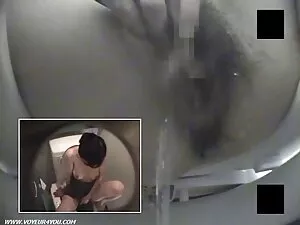ドレスは喜びの美しさを隠さない 女性 の ...
