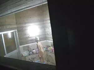 脚にマスクを持つ自家製のポルノ 女性 が ...