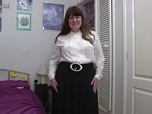 服の腐った女性の橋の上で公共の場で放尿す ...