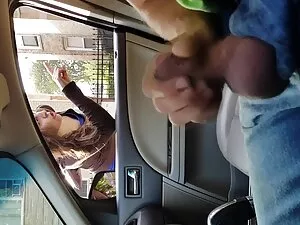 ガールフレンドは、彼女の顔に座って彼女の ...