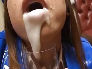 四人の男二つの美しいレズビアンからの森  ...
