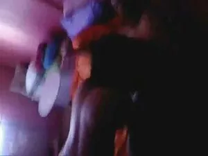 彼は彼の鞭を披露したかったし、台所で良い ...