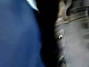 監督は若い学生を誘惑することができました ...