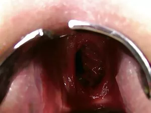 情熱的なレズビアンfucks彼女の寝室の ...