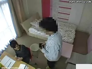 女性が部屋に吸い込まれた。 女子 の た ...